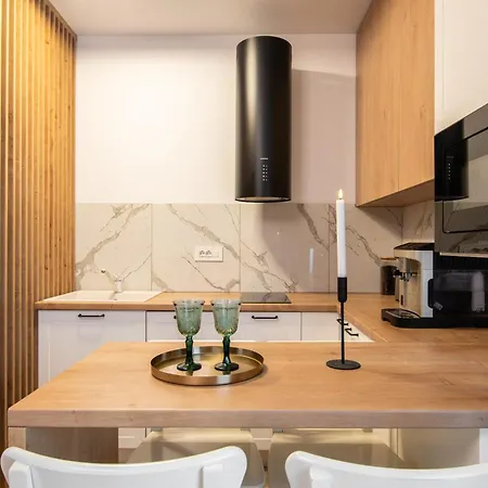 Apartment Jacuzzi Urban Heaven